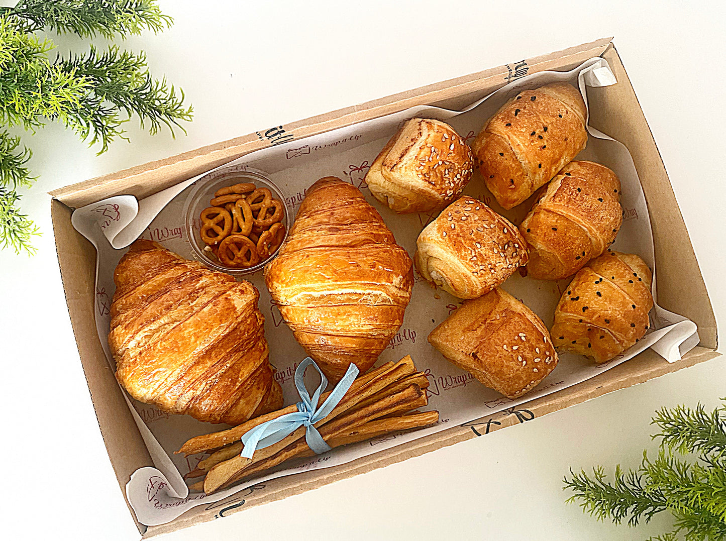 Royal Cheese Tray with a Cake