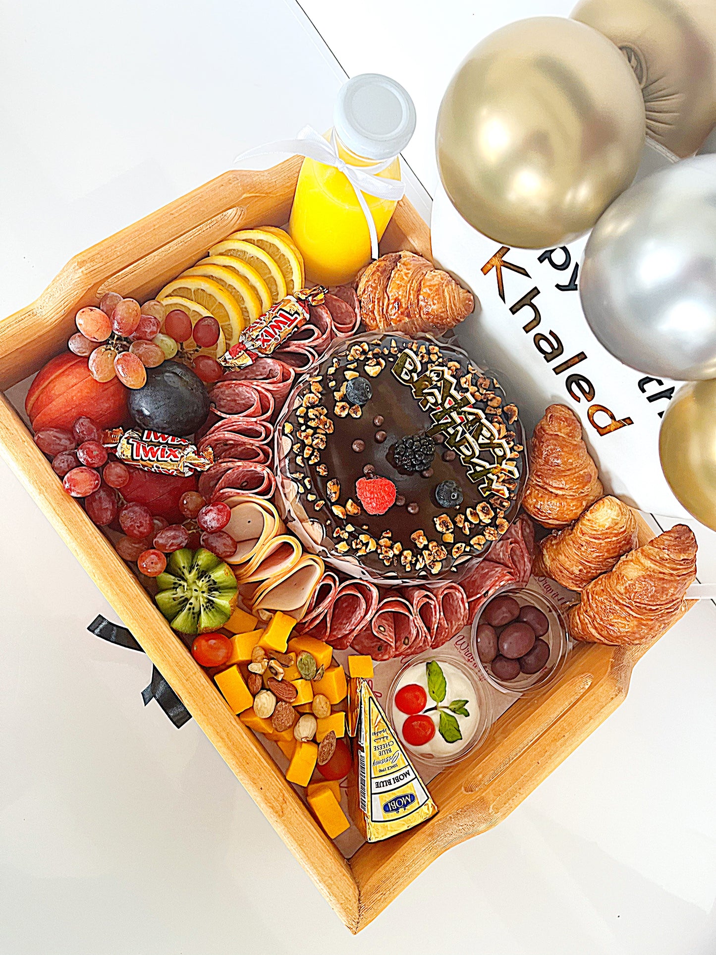 Royal Cheese Tray with a Cake