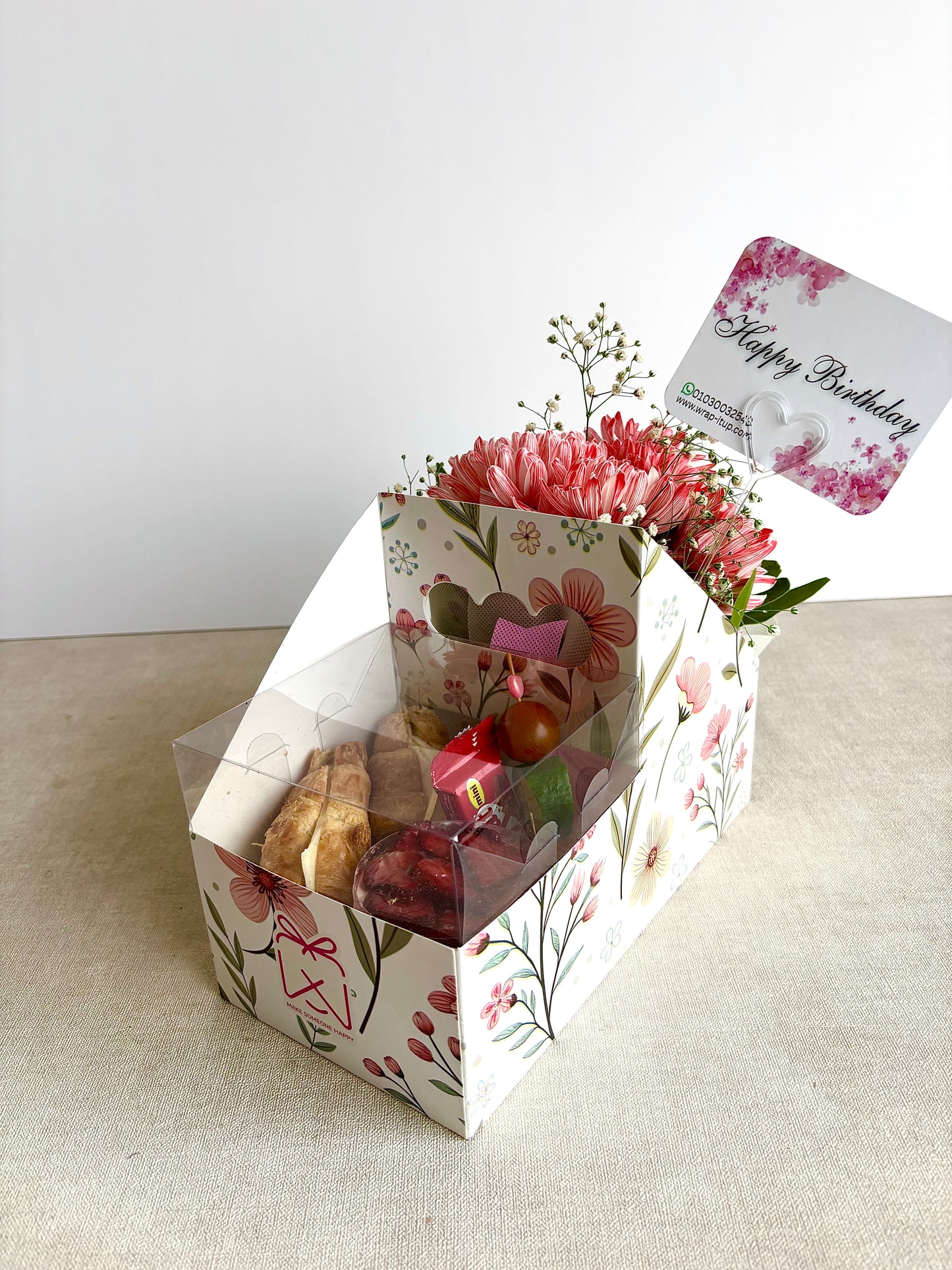 Breakfast Gift Box with Flowers