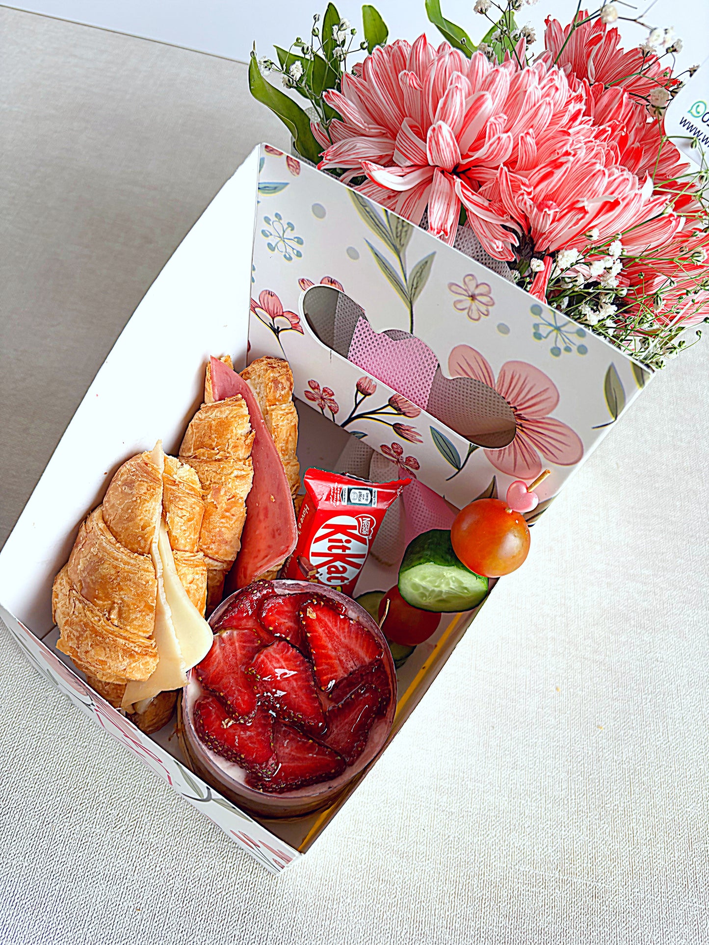 Breakfast Gift Box with Flowers