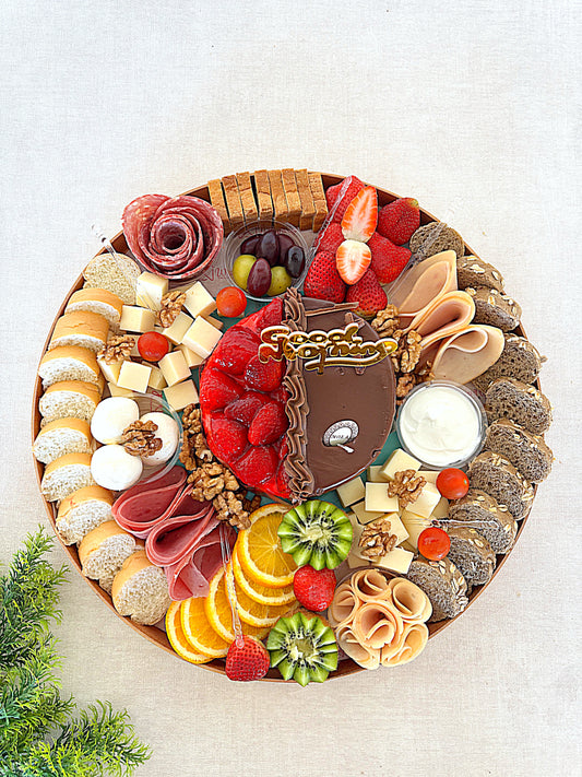 Gourmet platter with Cake