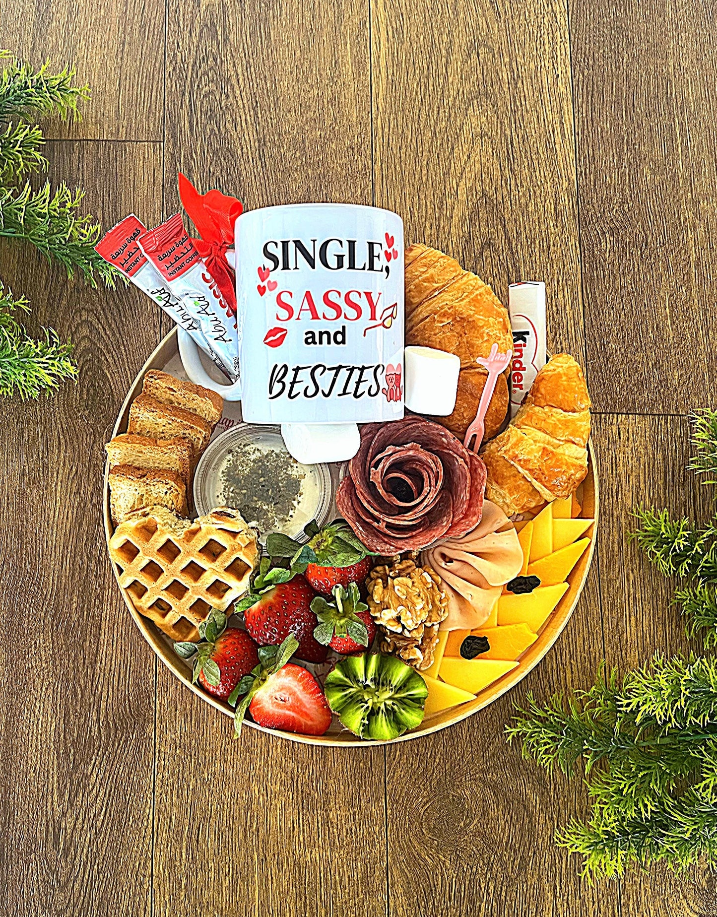 Round cheese tray with Mug